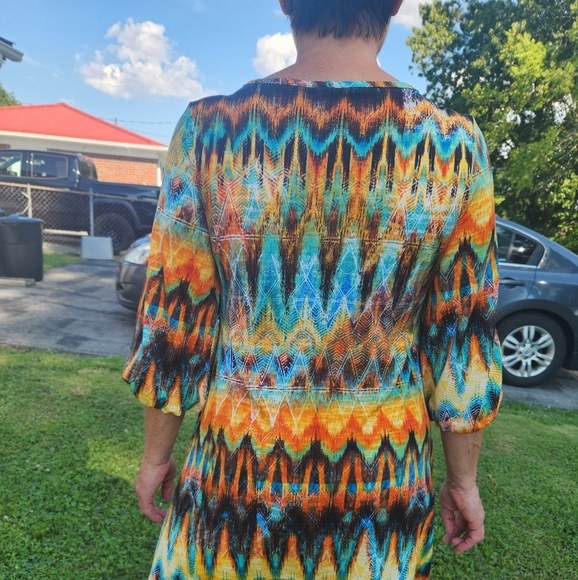 New DIRECTIONS AZTEC TRIBAL TROPICAL ABSTACT FITTED TUNIC SIZE SMALL - Picture 4 of 8